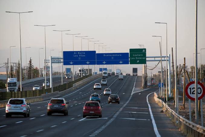 Imagen de apoyo: Al salir de una autopista debes considerar que: