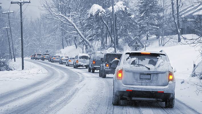 Imagen de apoyo: Cuando conduces sobre nieve, la recomendación es: