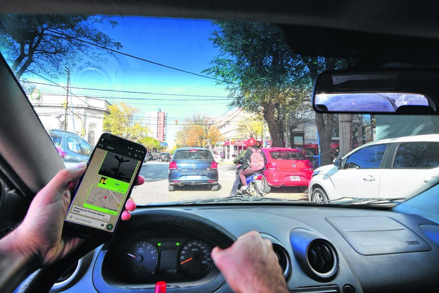 Imagen de apoyo: La Ley No Chat permite manipular el celular: