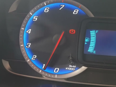 Imagen de apoyo: El nombre que recibe el marcador de revoluciones del motor es: