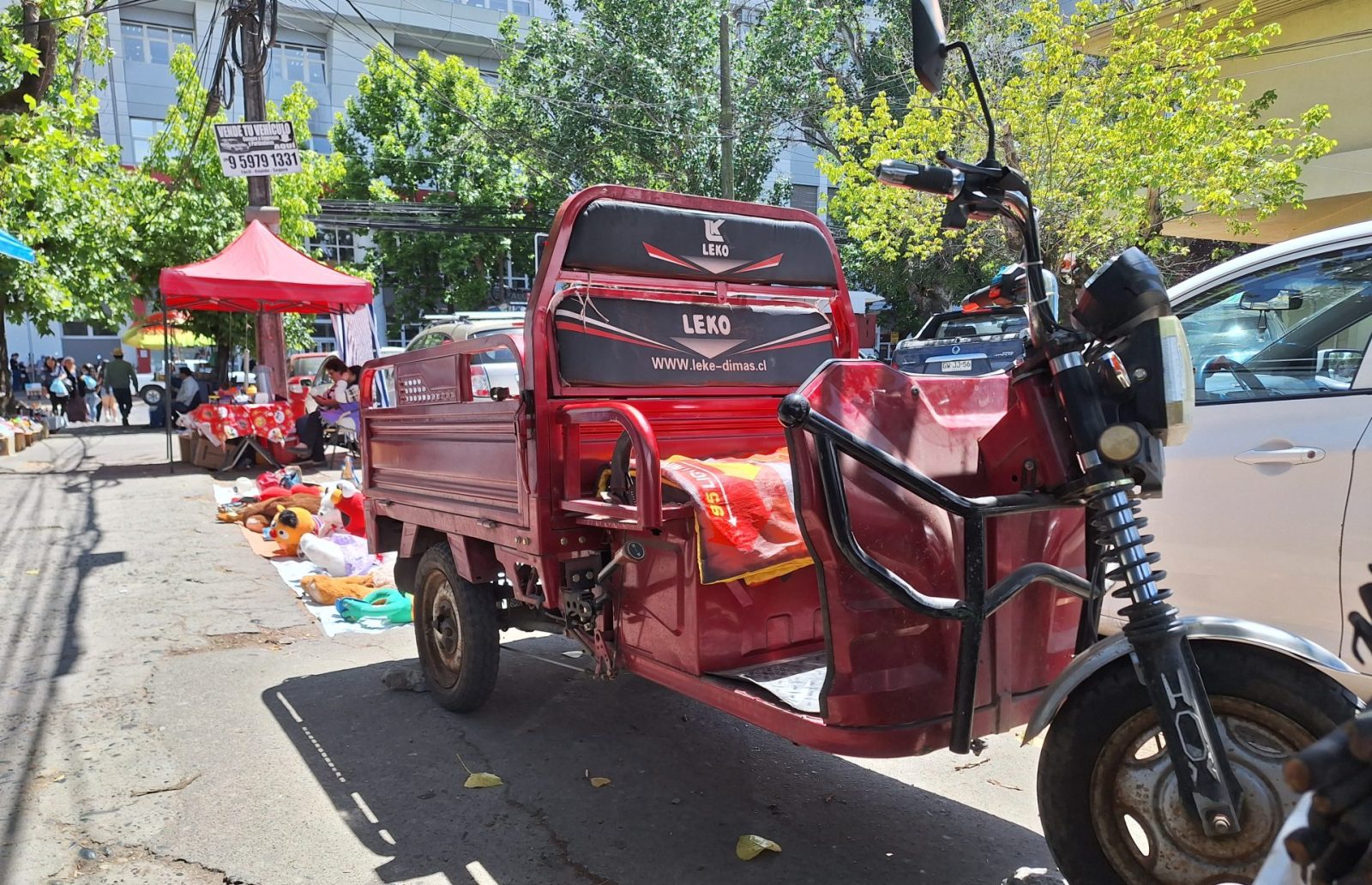 Imagen de apoyo: Los triciclos motorizados de carga deben circular por: