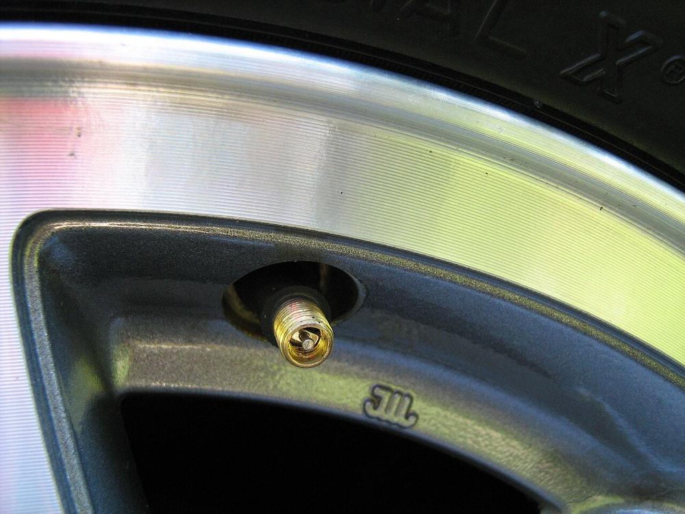 Imagen de apoyo: Frente a un pinchazo, la ventaja del neumático sin cámara (tubeless) es que: