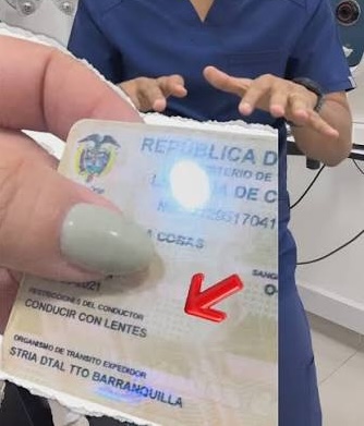 Imagen de apoyo: Si tu licencia tiene una restricción médica, por ejemplo el uso de lentes: