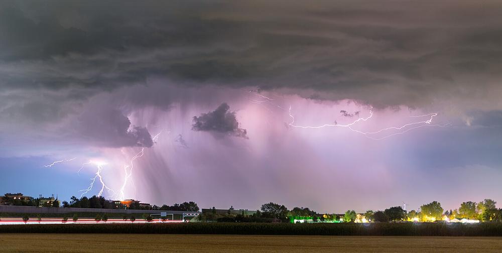 Imagen de apoyo: Ante una tormenta eléctrica, si debes detenerte al aire libre: