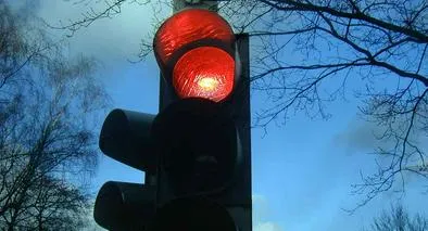 Imagen de apoyo: Una luz roja intermitente significa:
